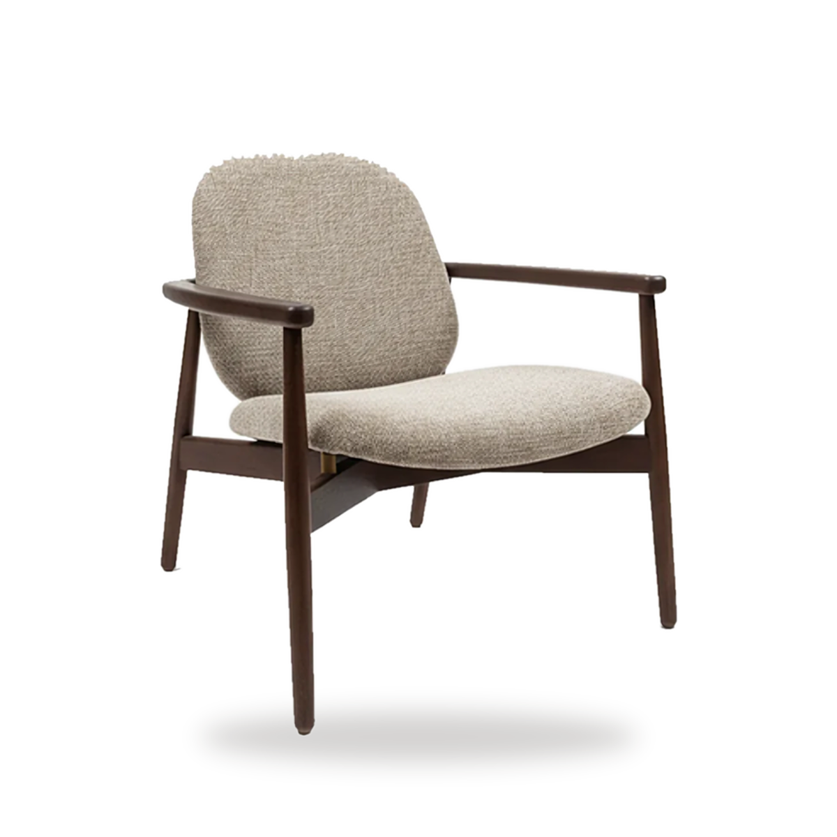Fjall fauteuil met houten armleuningen en losse kussens